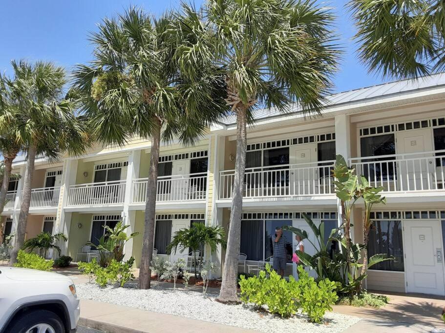 Beautiful One Bedroom Resort-Style Studio With Pool And Beach Access 러스킨 외부 사진