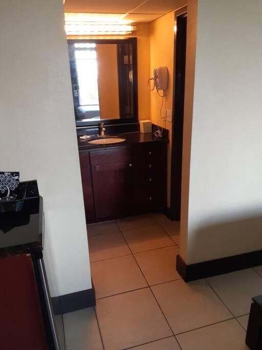Beautiful One Bedroom Resort-Style Studio With Pool And Beach Access 러스킨 외부 사진
